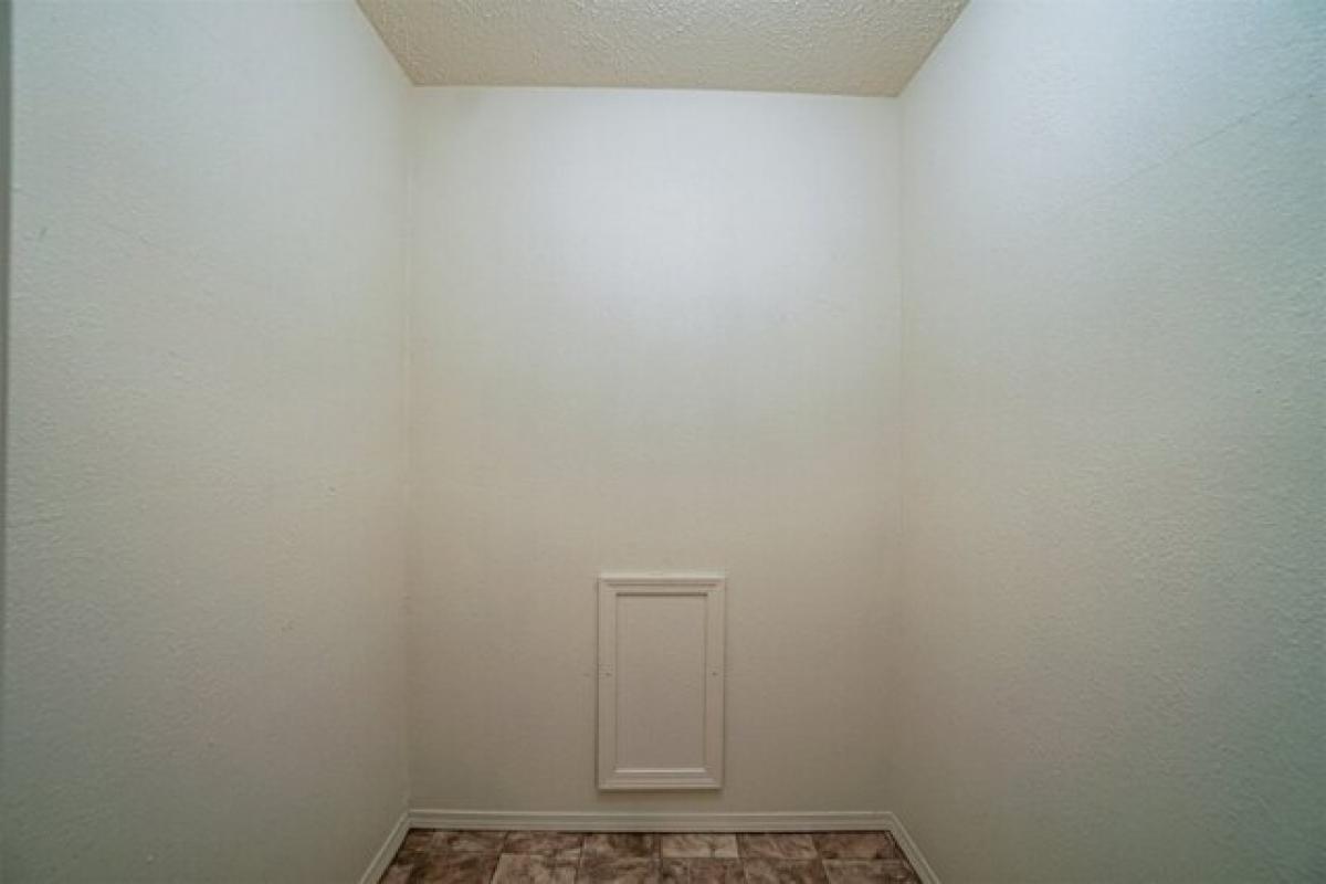 Picture of Home For Sale in Shawnee, Oklahoma, United States