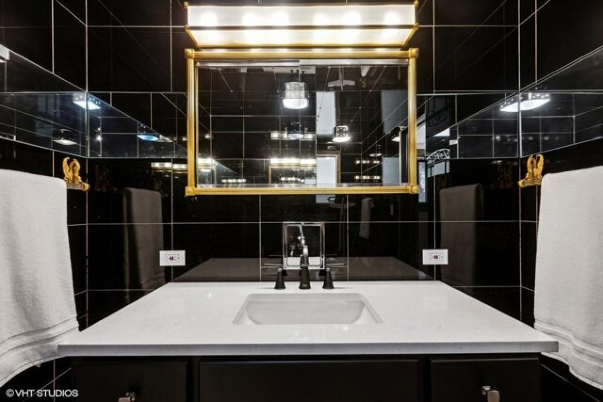 Picture of Home For Sale in Oak Park, Illinois, United States