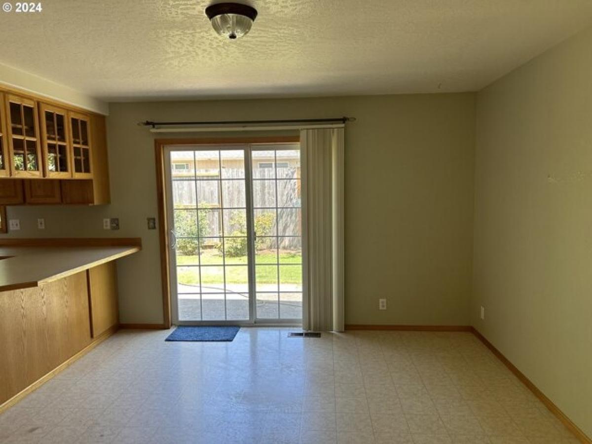 Picture of Home For Sale in Eugene, Oregon, United States