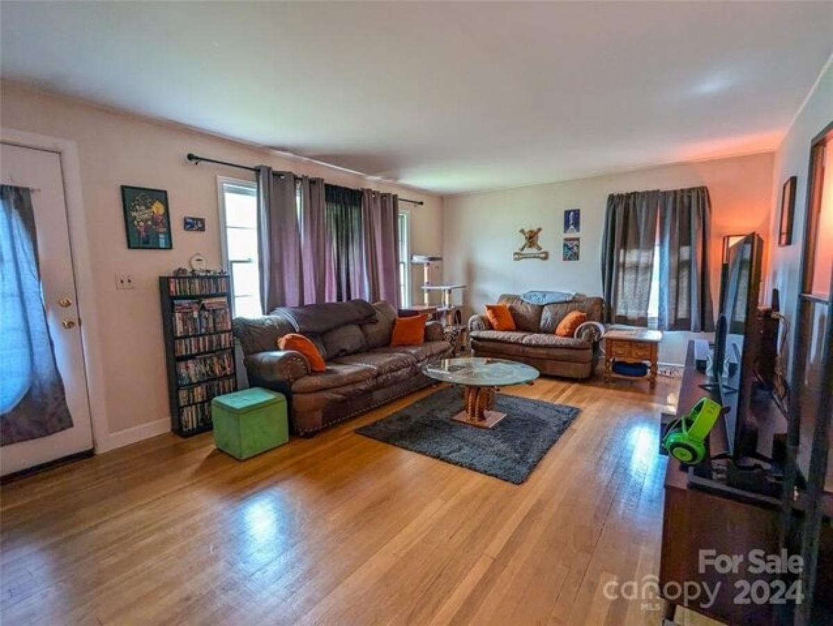 Picture of Home For Sale in Burnsville, North Carolina, United States