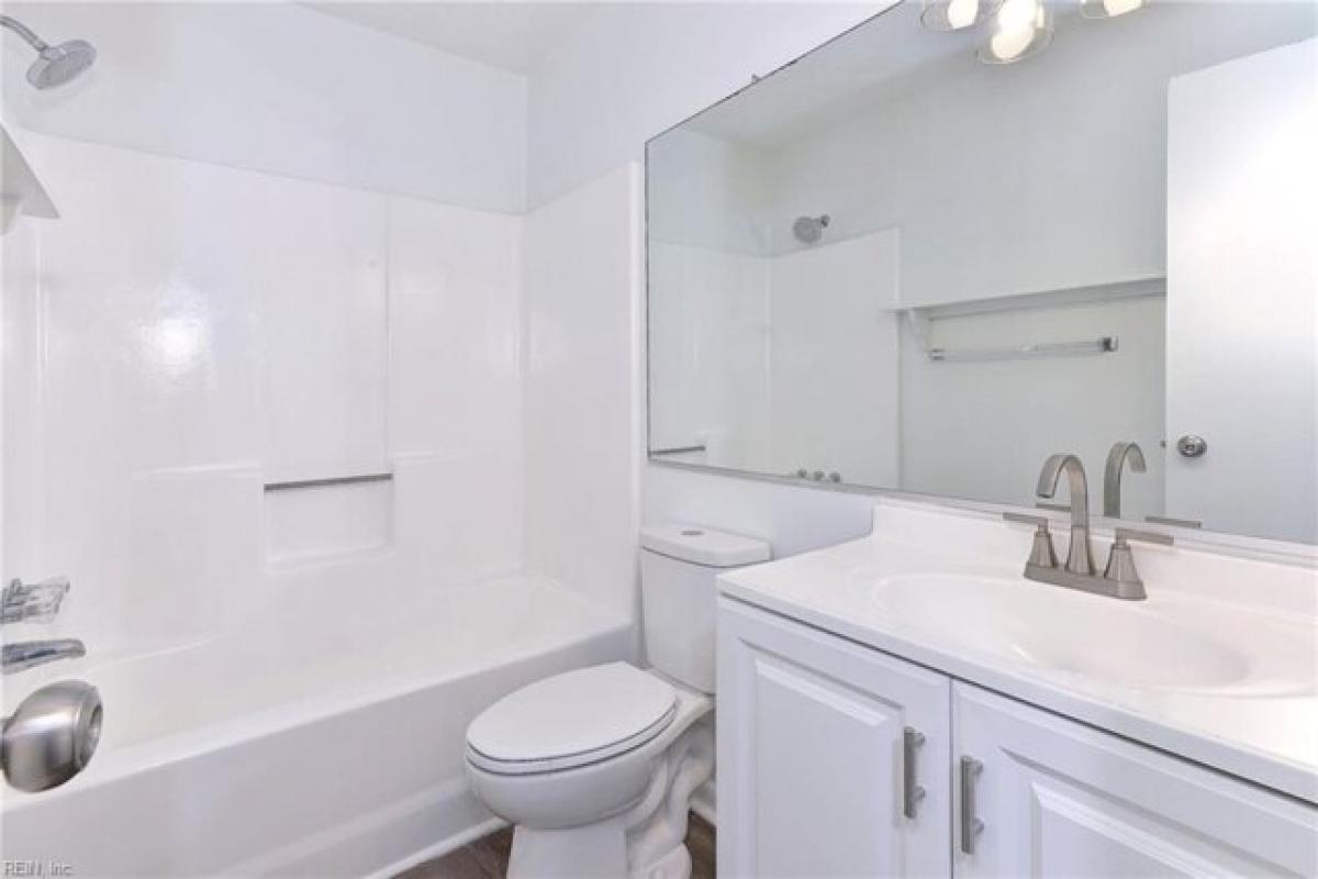 Picture of Home For Sale in Newport News, Virginia, United States