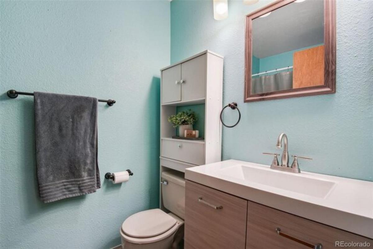 Picture of Home For Sale in Lakewood, Colorado, United States