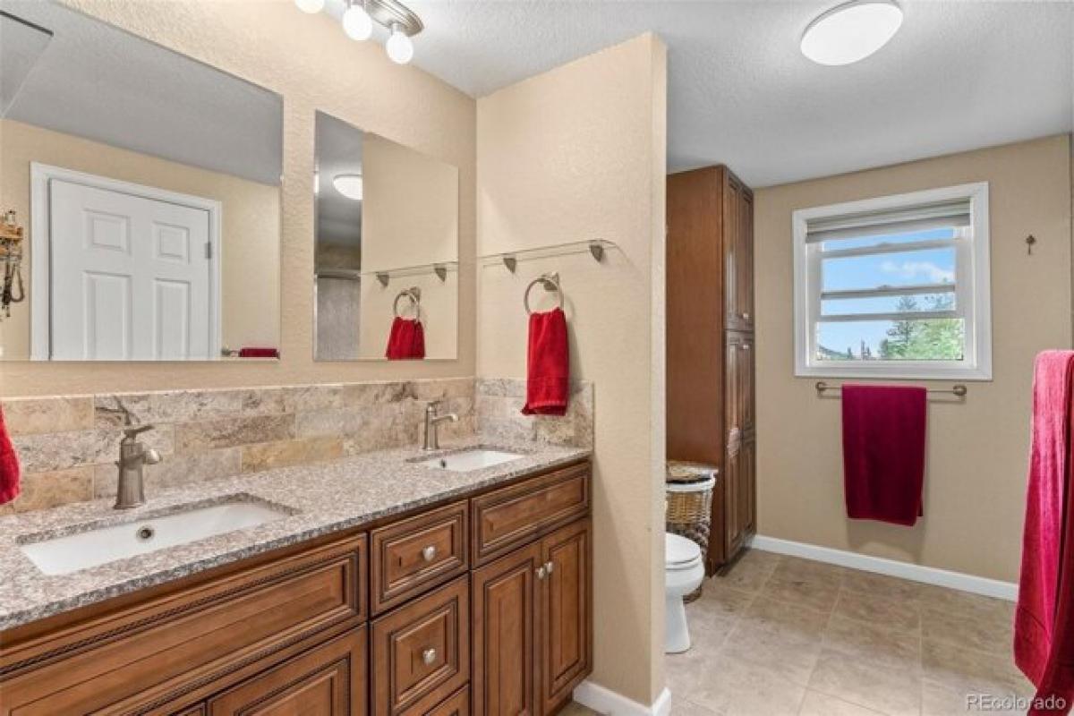 Picture of Home For Sale in Morrison, Colorado, United States