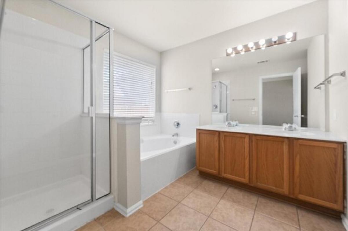 Picture of Home For Sale in Midlothian, Texas, United States