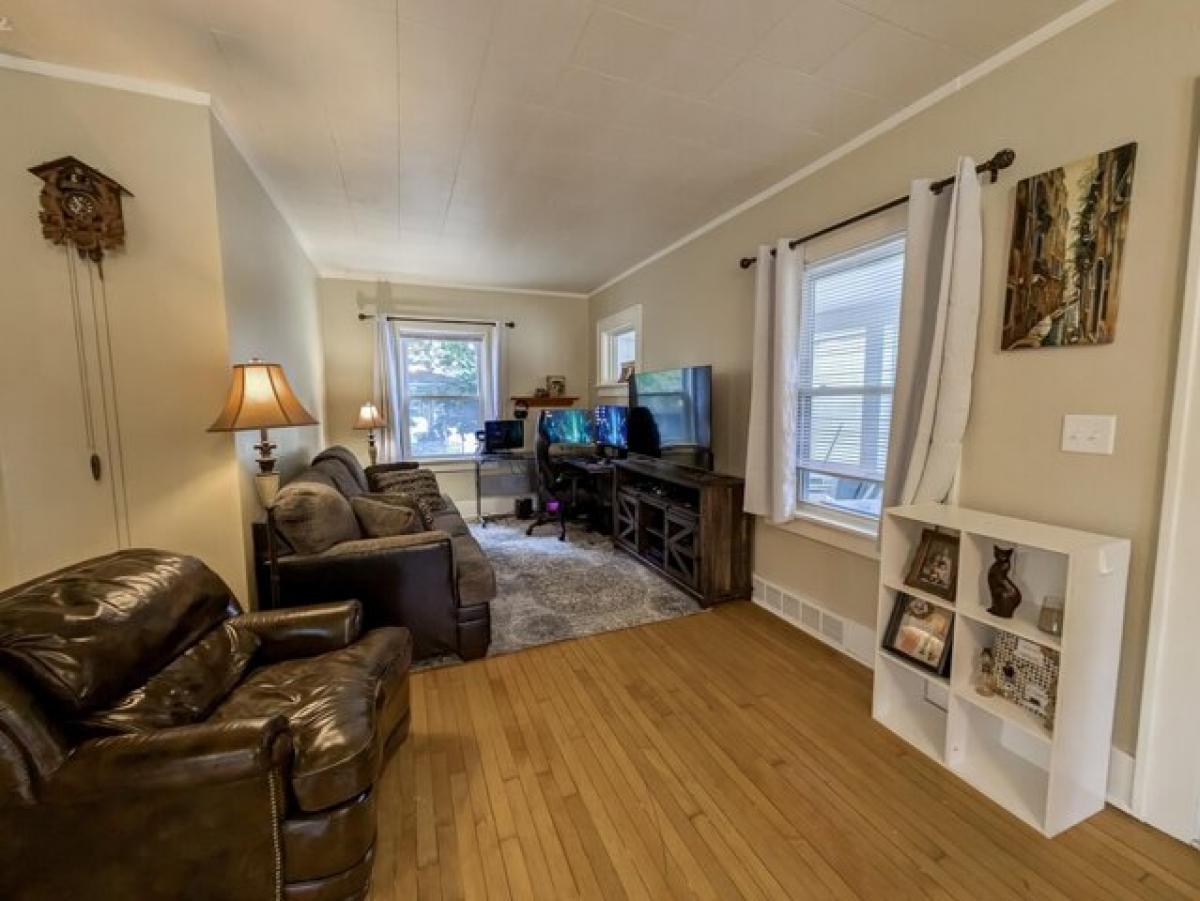 Picture of Home For Sale in Oshkosh, Wisconsin, United States