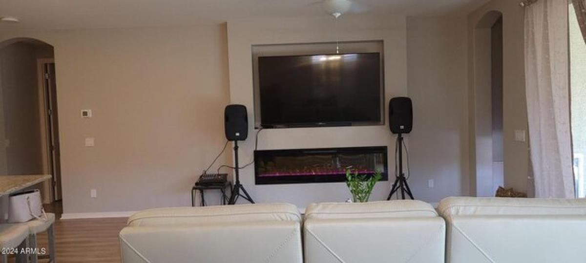 Picture of Home For Sale in Goodyear, Arizona, United States