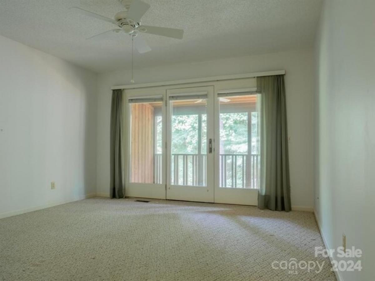 Picture of Home For Sale in Hendersonville, North Carolina, United States