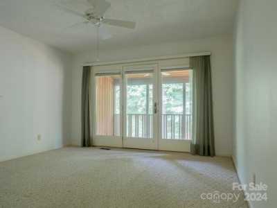 Home For Sale in Hendersonville, North Carolina