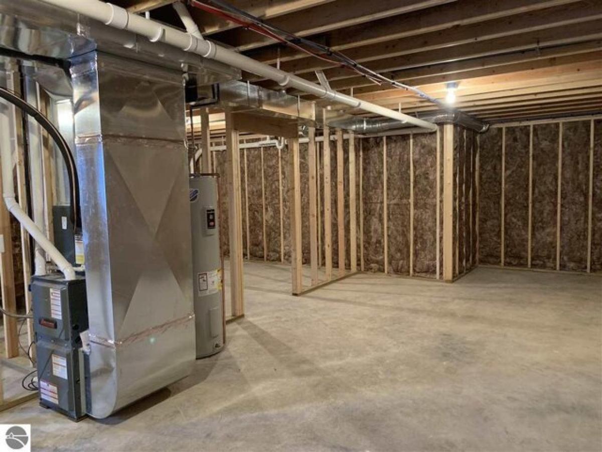 Picture of Home For Sale in Traverse City, Michigan, United States