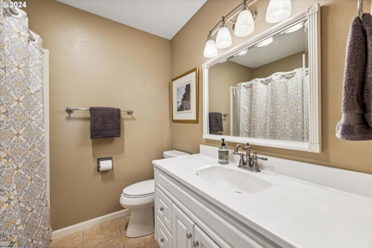 Picture of Home For Sale in Wilsonville, Oregon, United States