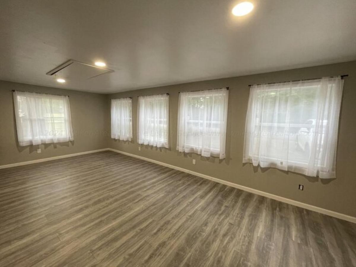 Picture of Home For Sale in Jasper, Alabama, United States