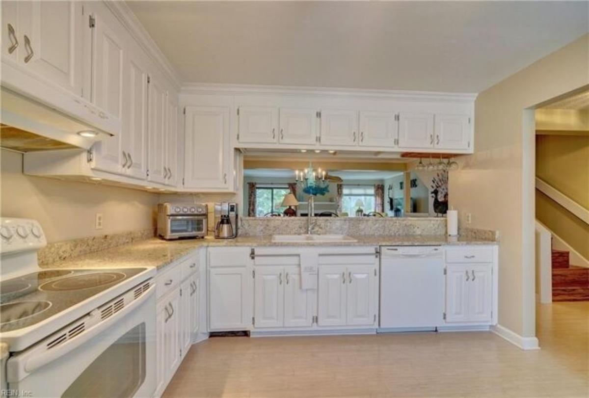 Picture of Home For Sale in Portsmouth, Virginia, United States