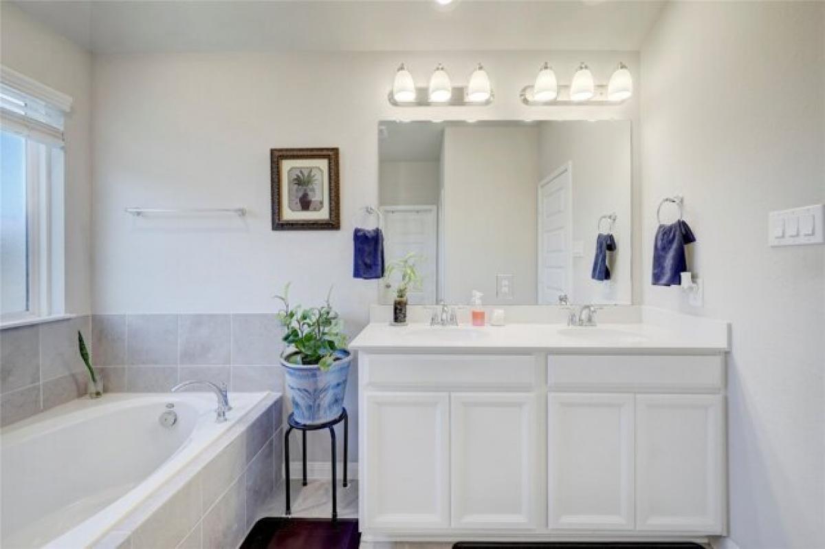 Picture of Home For Sale in Rosharon, Texas, United States