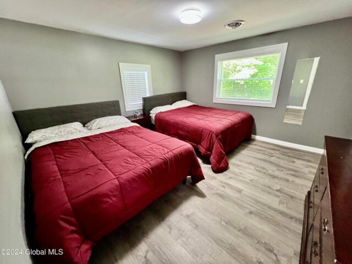 Picture of Home For Sale in Mayfield, New York, United States