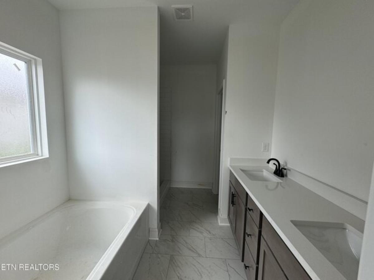 Picture of Home For Sale in Lenoir City, Tennessee, United States