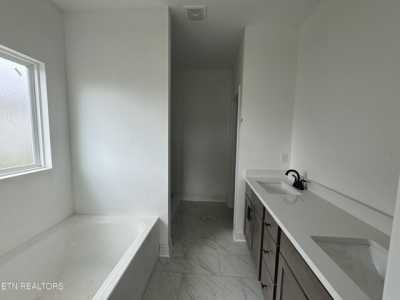 Home For Sale in Lenoir City, Tennessee