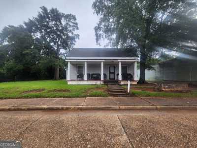 Home For Sale in Thomaston, Georgia