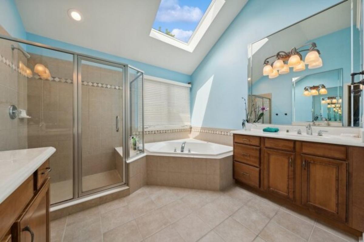 Picture of Home For Sale in Naperville, Illinois, United States