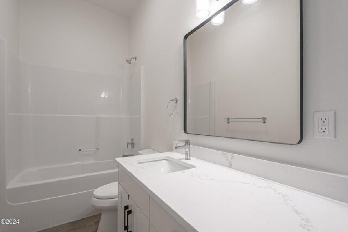 Picture of Home For Sale in Lincoln City, Oregon, United States