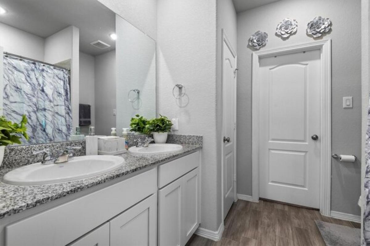 Picture of Home For Sale in Huffman, Texas, United States