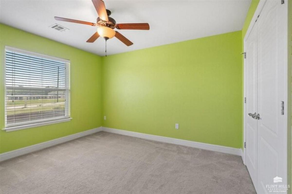 Picture of Home For Sale in Manhattan, Kansas, United States