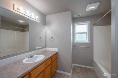 Home For Sale in Moses Lake, Washington