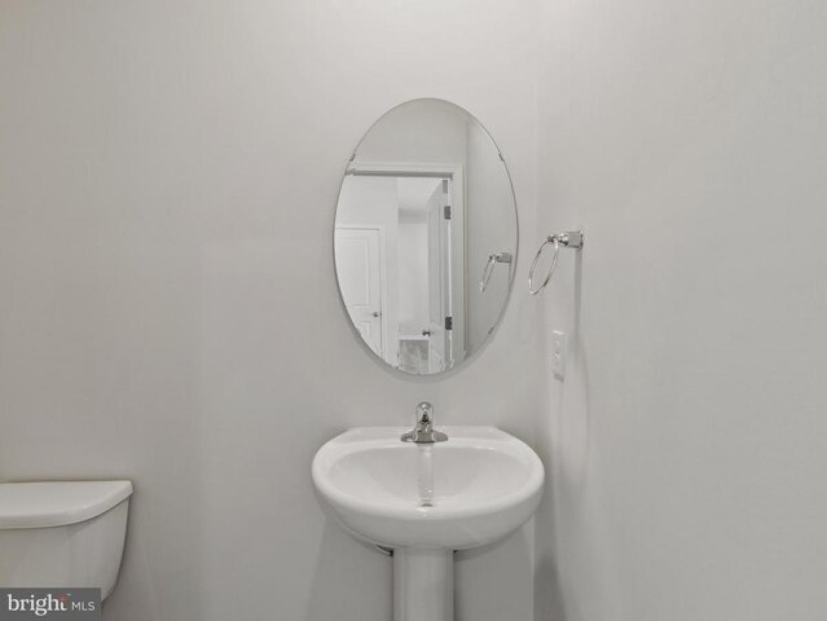 Picture of Home For Sale in Martinsburg, West Virginia, United States