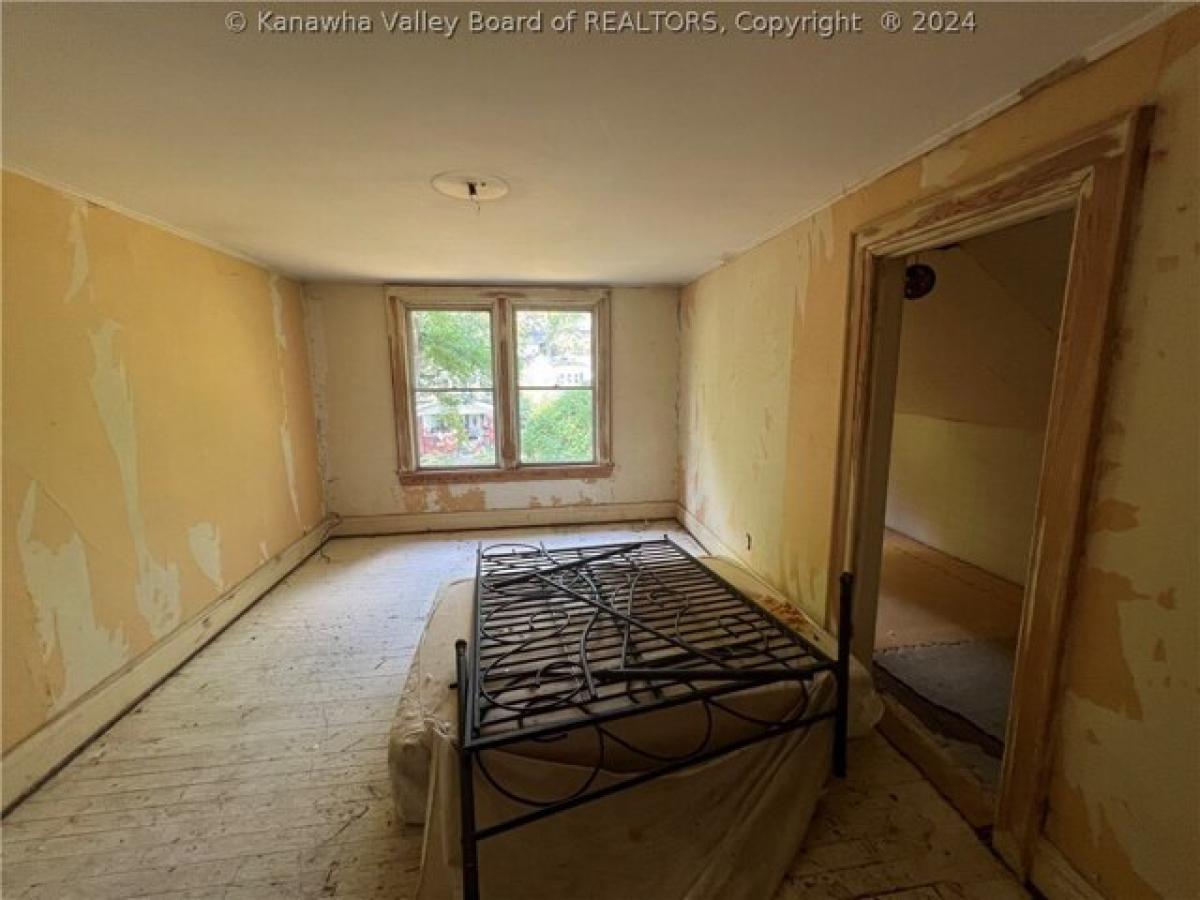 Picture of Home For Sale in Charleston, West Virginia, United States