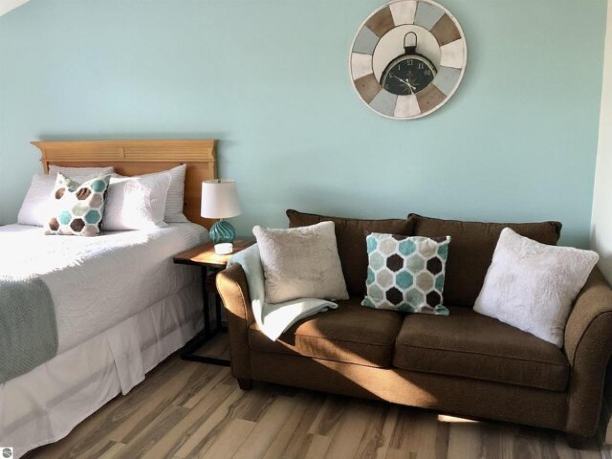 Picture of Home For Sale in Williamsburg, Michigan, United States