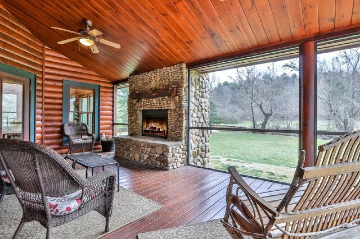 Picture of Home For Sale in Mineral Bluff, Georgia, United States