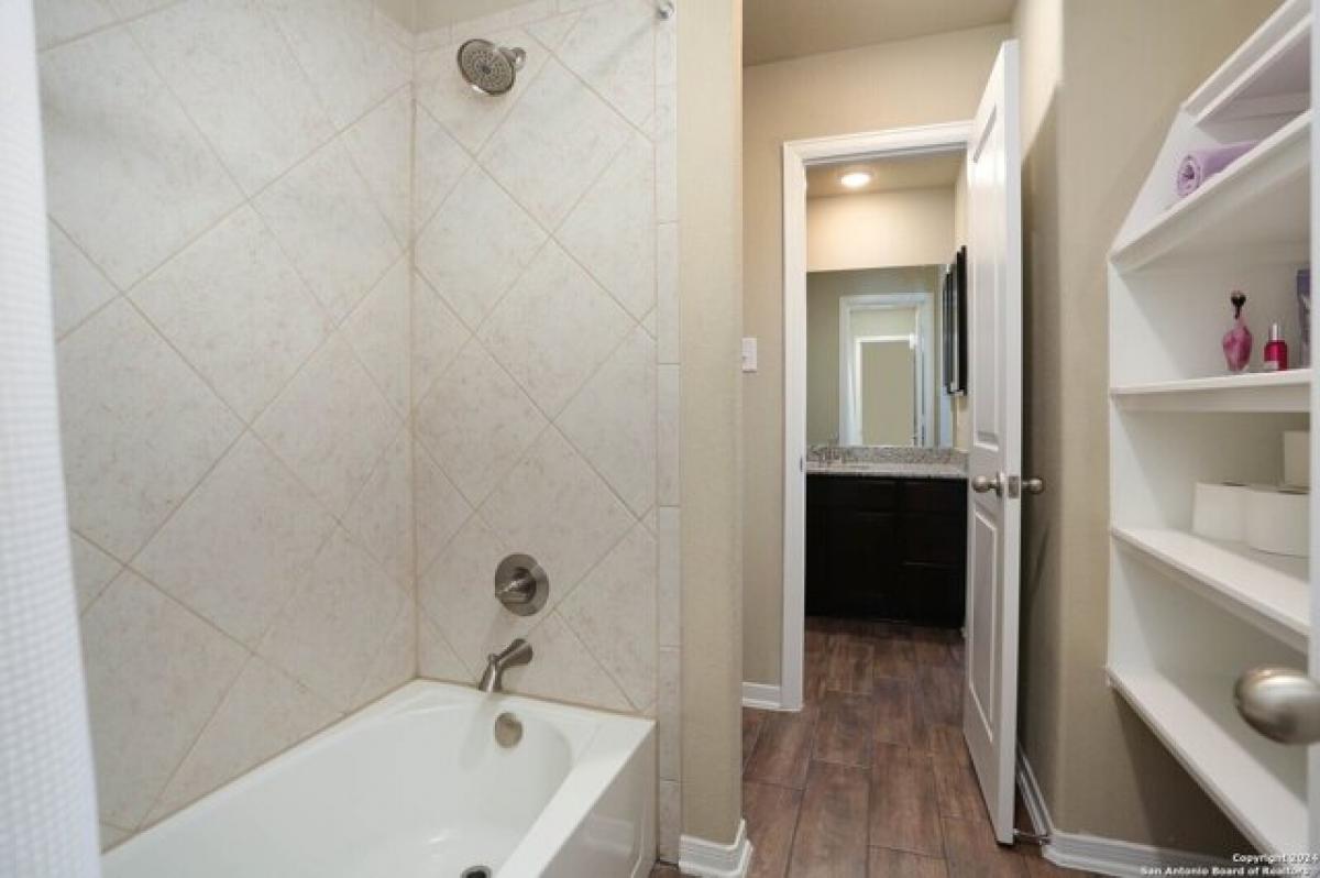 Picture of Home For Sale in Schertz, Texas, United States