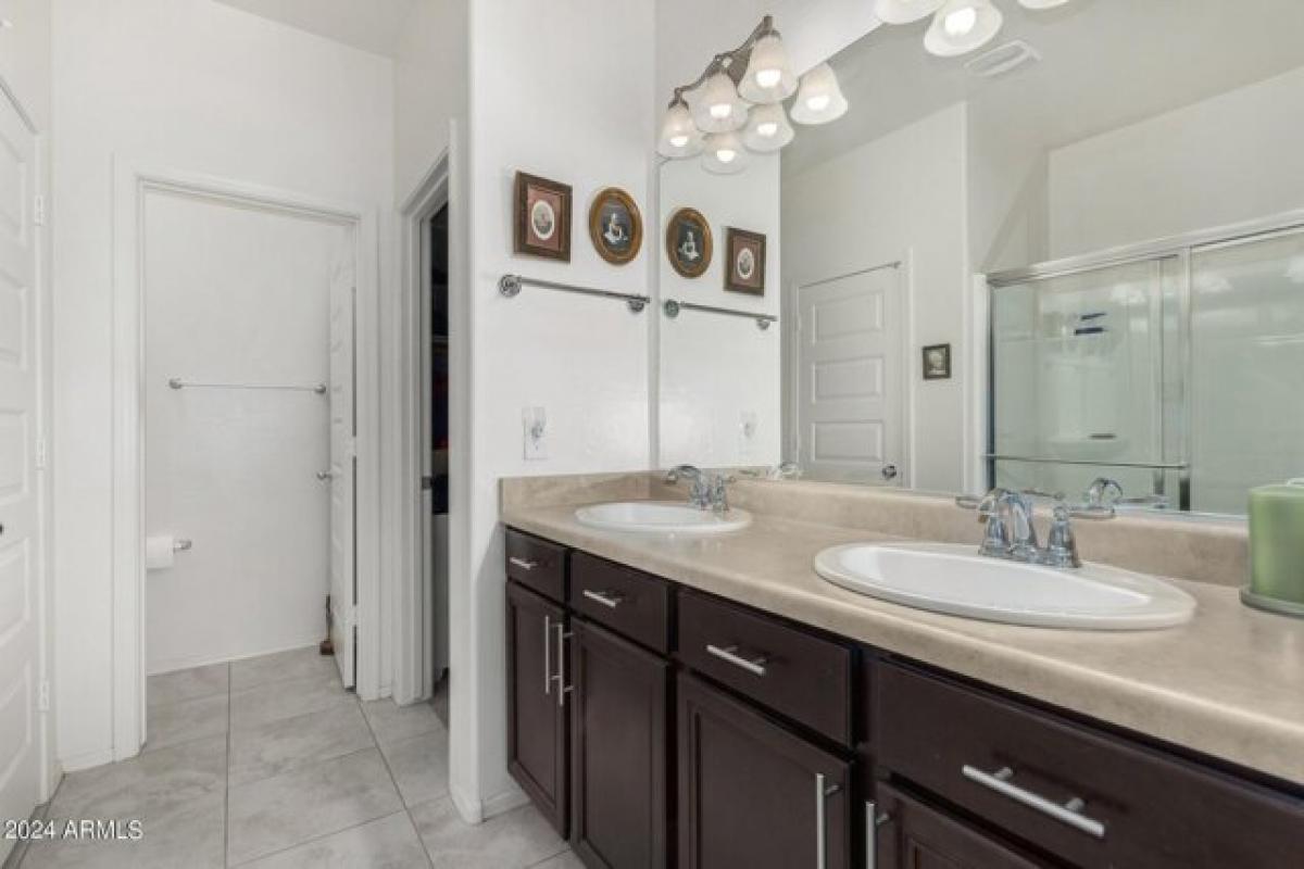 Picture of Home For Sale in Avondale, Arizona, United States