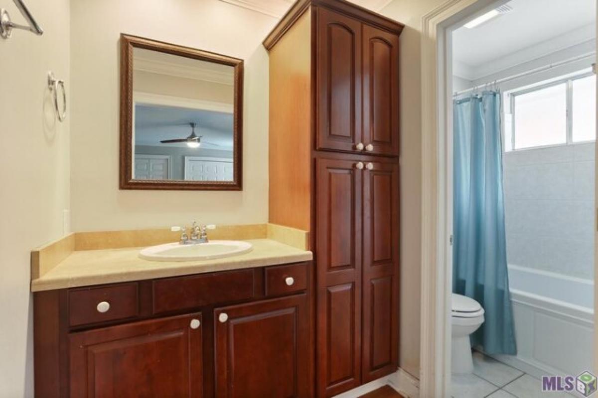 Picture of Home For Sale in Metairie, Louisiana, United States