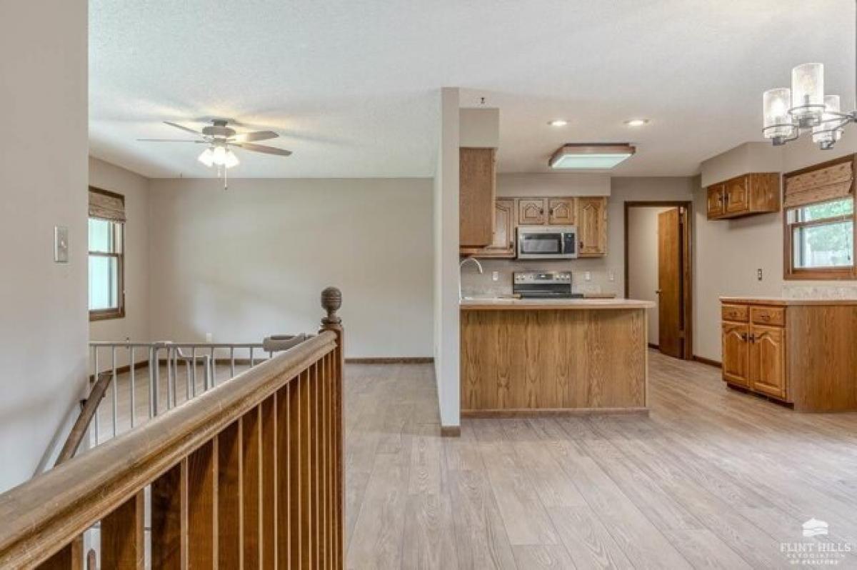 Picture of Home For Sale in Manhattan, Kansas, United States