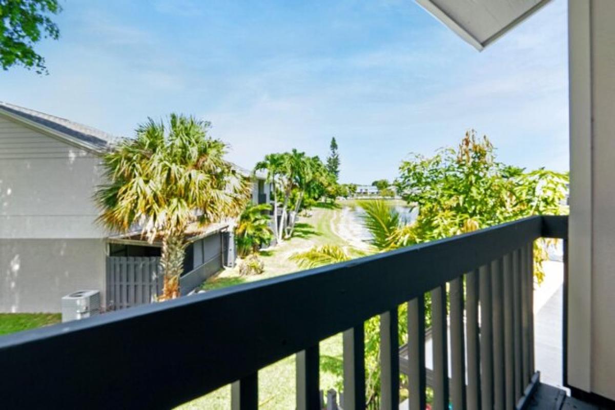 Picture of Home For Sale in Greenacres, Florida, United States