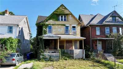 Home For Sale in Niagara Falls, New York