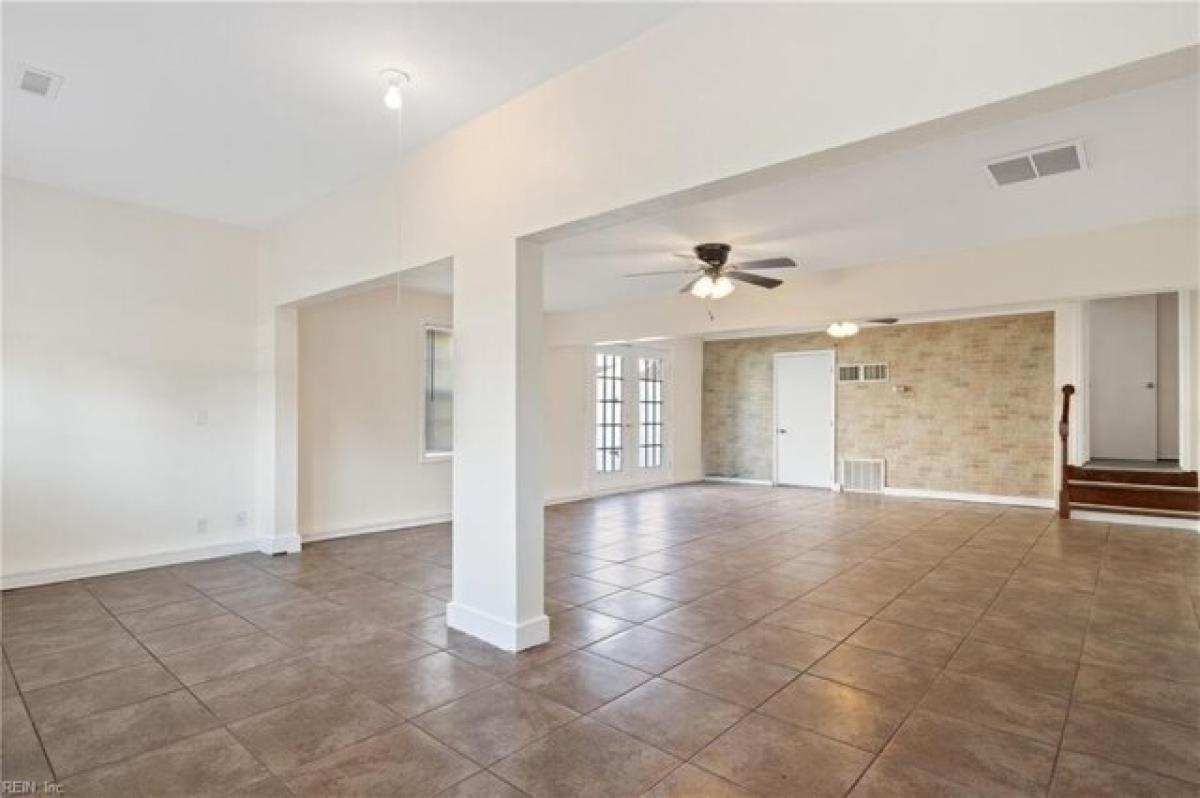 Picture of Home For Sale in Chesapeake, Virginia, United States