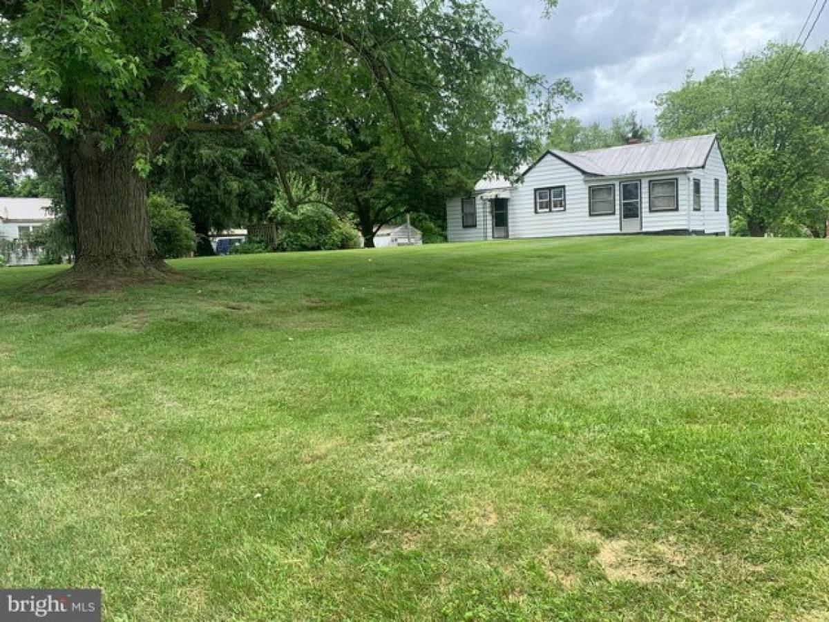 Picture of Home For Sale in Martinsburg, West Virginia, United States