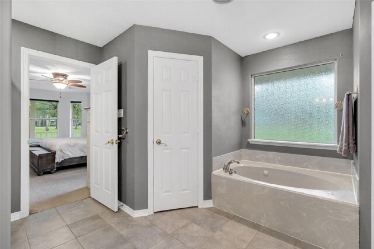 Picture of Home For Sale in Crosby, Texas, United States