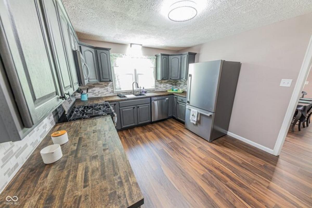 Picture of Home For Sale in Greenwood, Indiana, United States