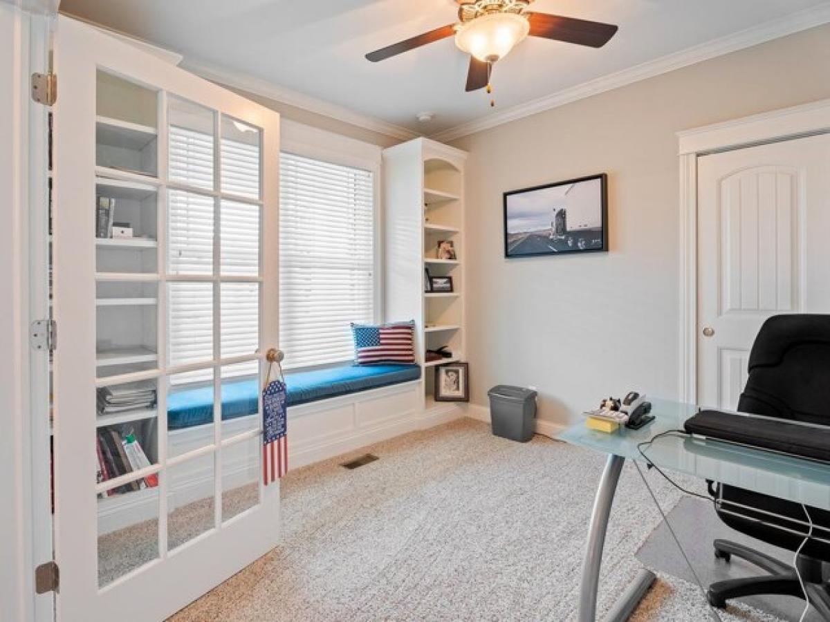 Picture of Home For Sale in Crown Point, Indiana, United States