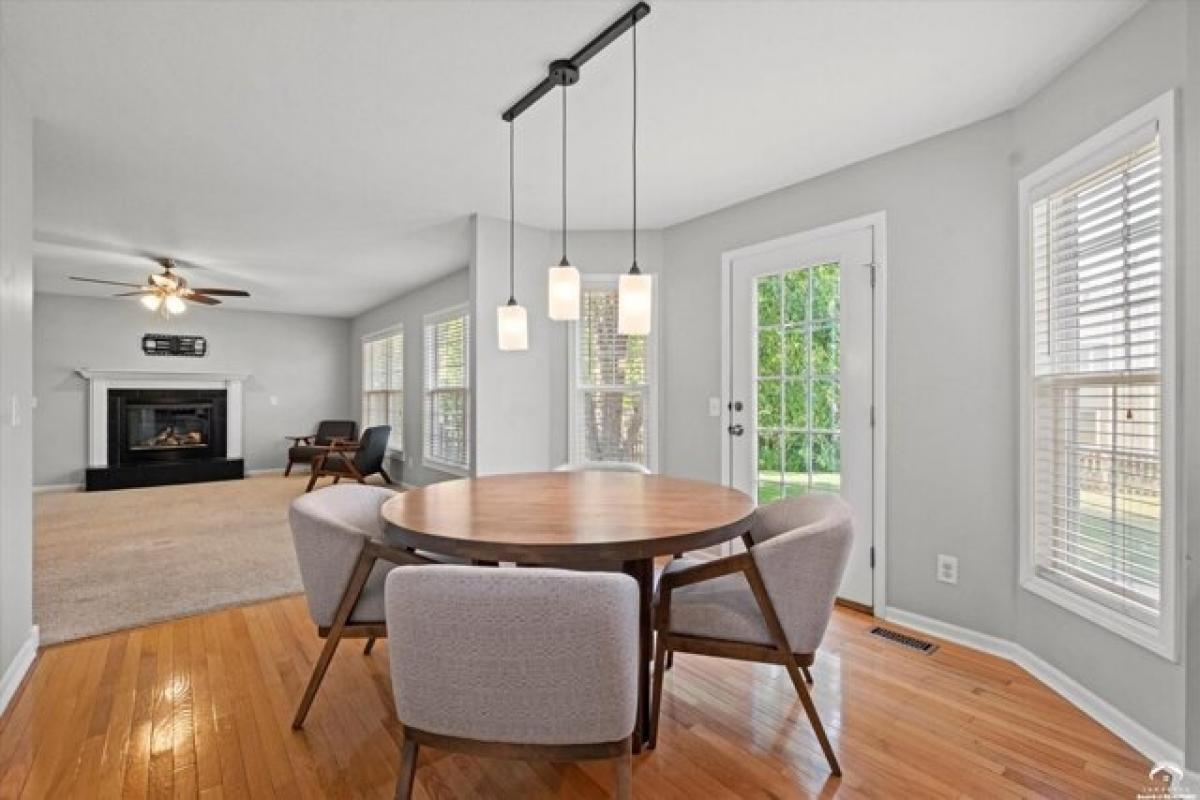 Picture of Home For Sale in Lawrence, Kansas, United States