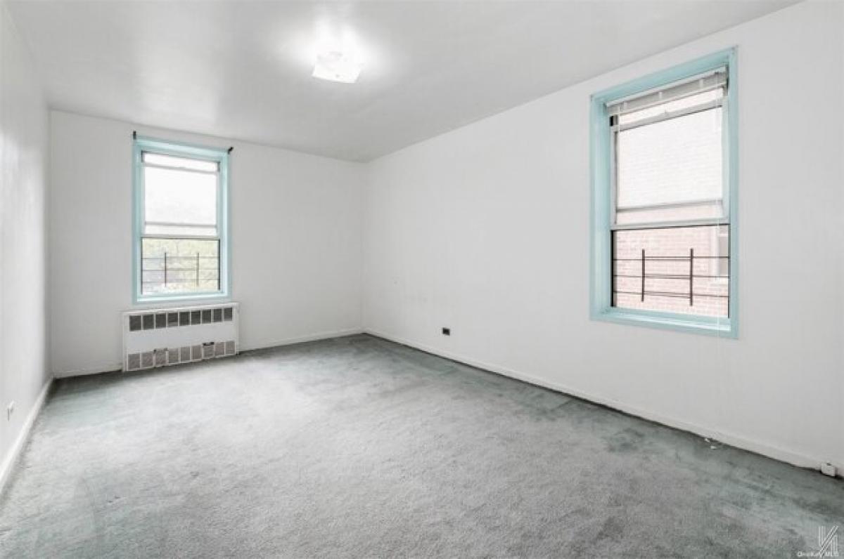 Picture of Home For Sale in Jackson Heights, New York, United States