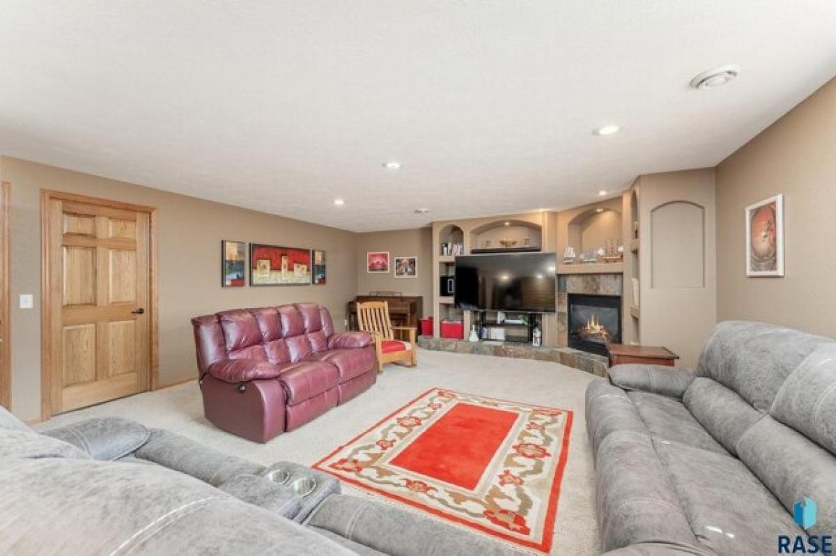 Picture of Home For Sale in Sioux Falls, South Dakota, United States