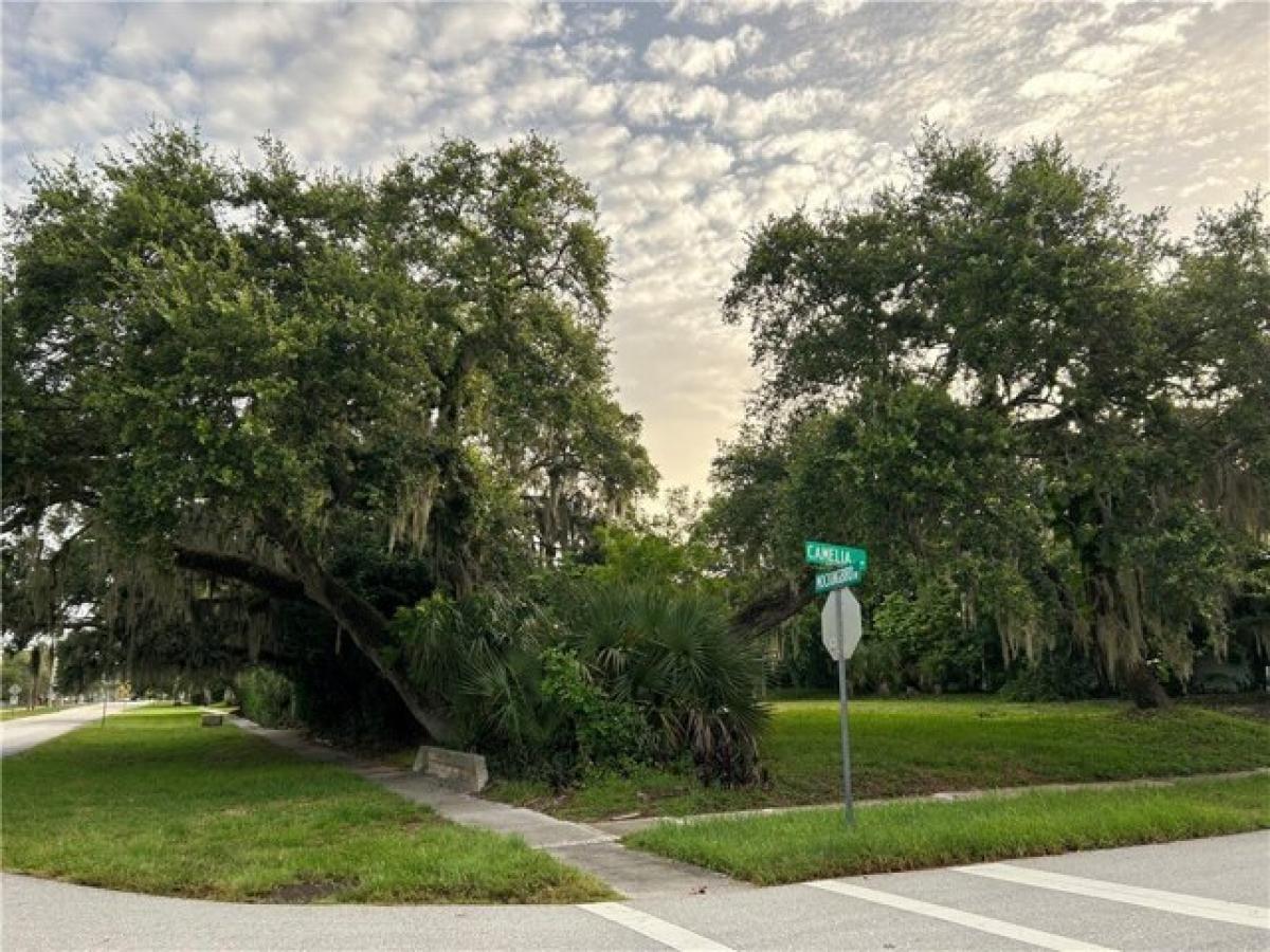 Picture of Residential Land For Sale in Vero Beach, Florida, United States