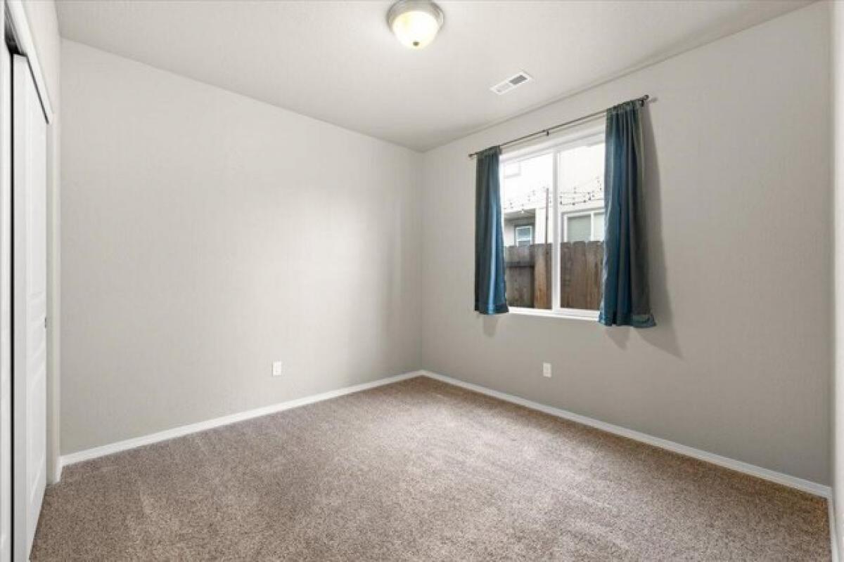 Picture of Home For Sale in Medford, Oregon, United States