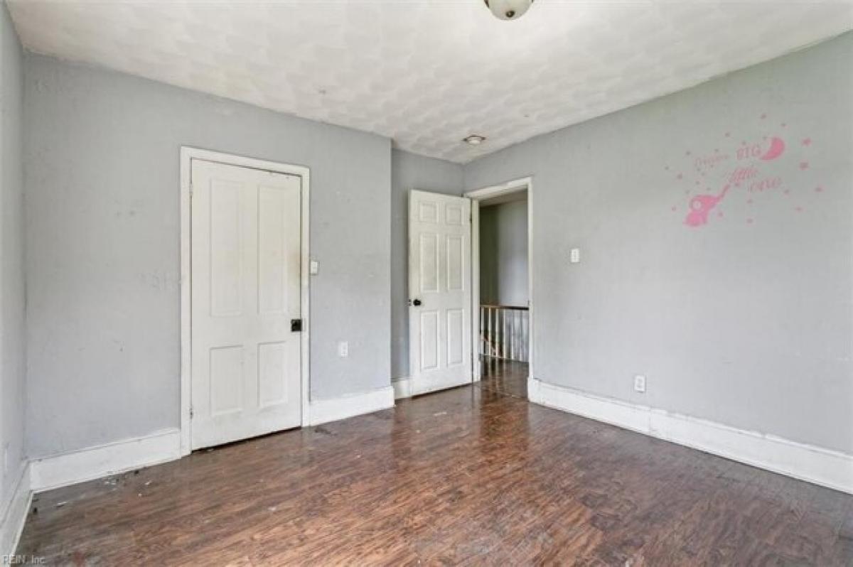 Picture of Home For Sale in Newport News, Virginia, United States