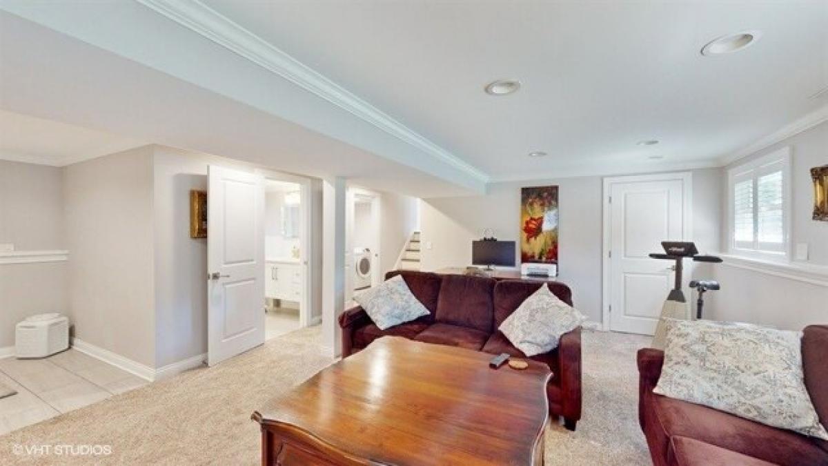 Picture of Home For Sale in Naperville, Illinois, United States