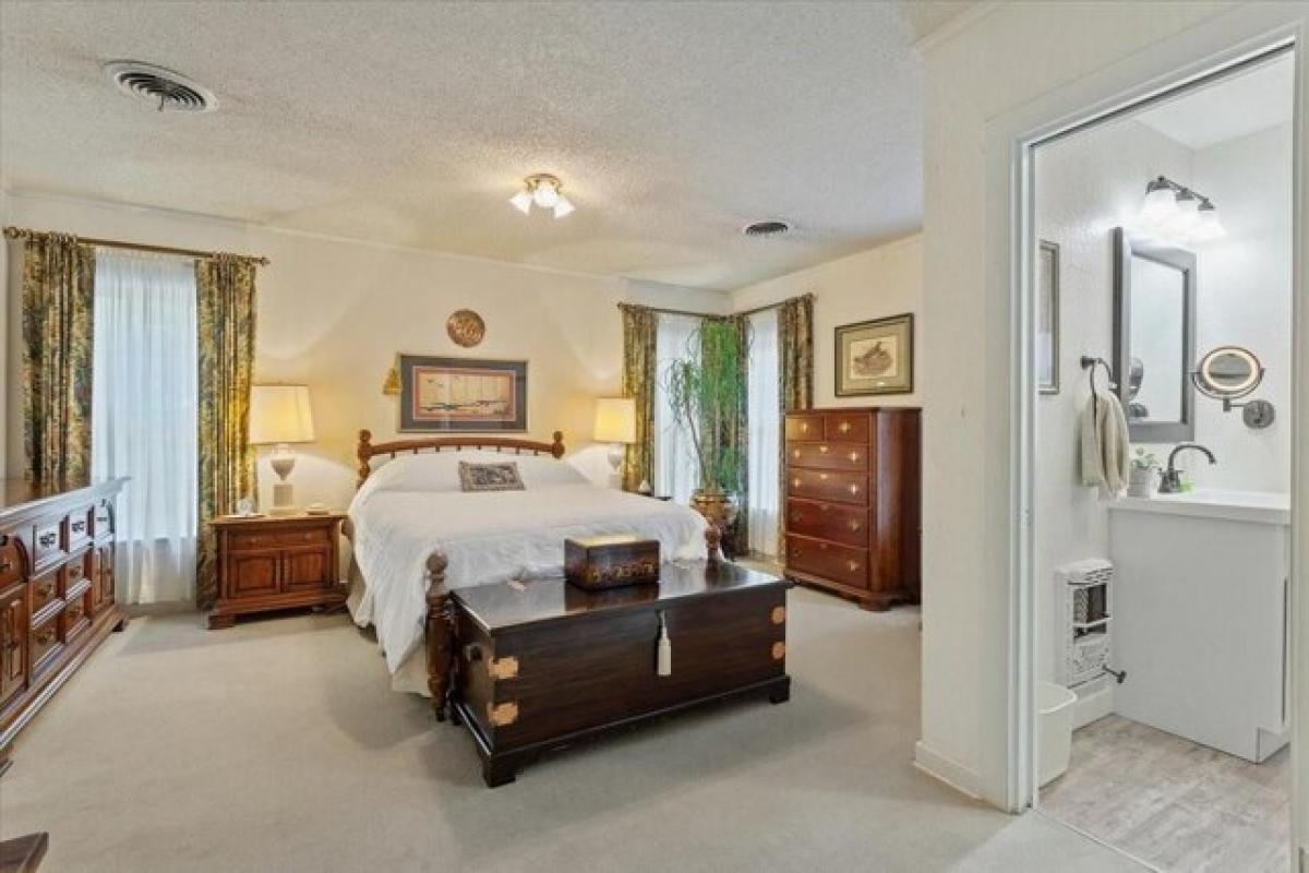 Picture of Home For Sale in Paris, Texas, United States