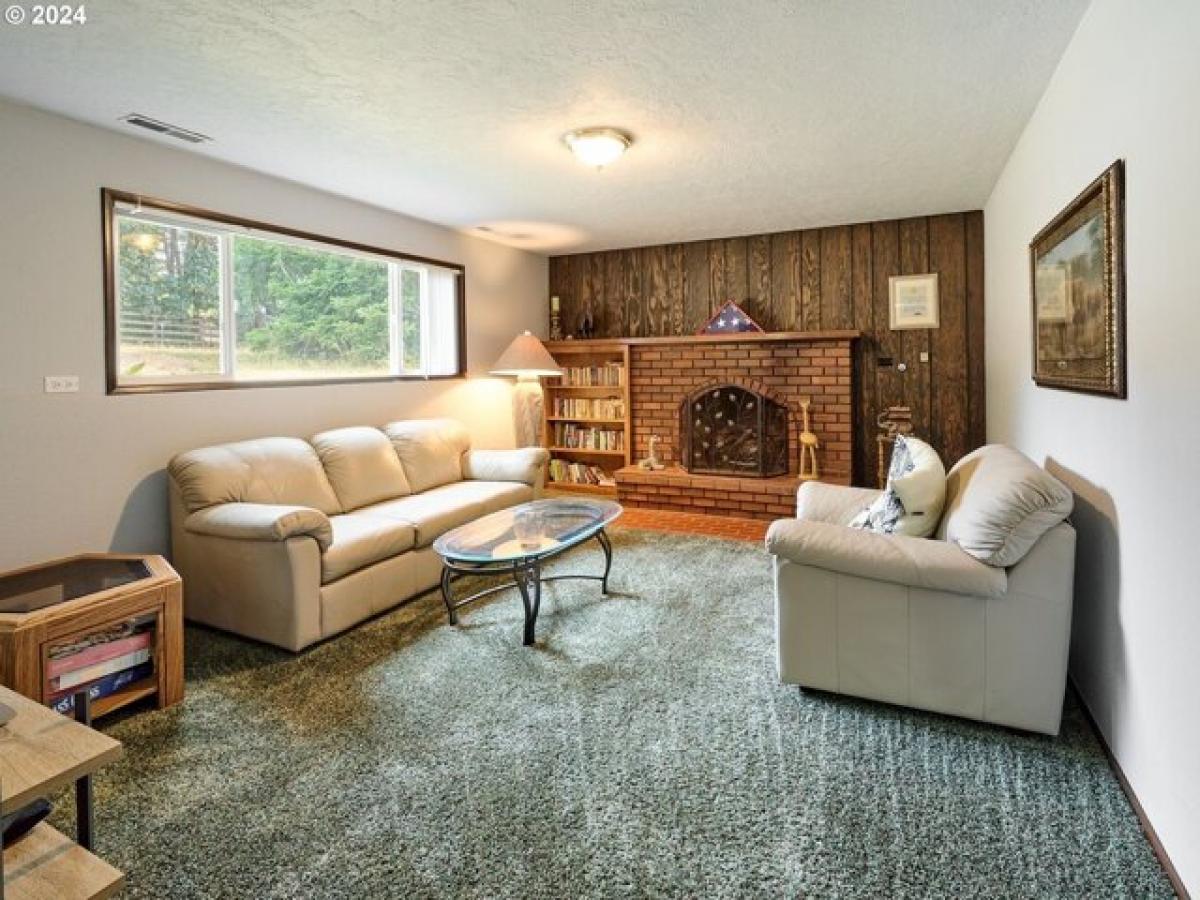 Picture of Home For Sale in Albany, Oregon, United States